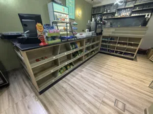 كاونتر كافيه وماركت فاخر بحالة ممتازة