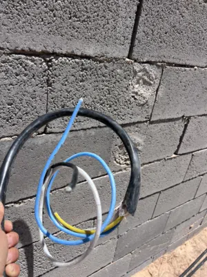 موجود كابل ألمنيوم