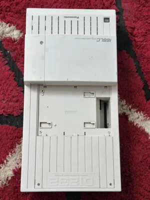 مفسم نظام هاتف رقمي فائق الهجين من شركة Panasonic، طراز D1232.