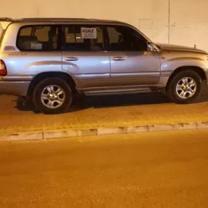 لاند كروزر 2004 فتحه، ايسي بارد، ثلاجة، اياسي خلفيه وأماميه، دهان تجميلي  2 حوادث بسيطه