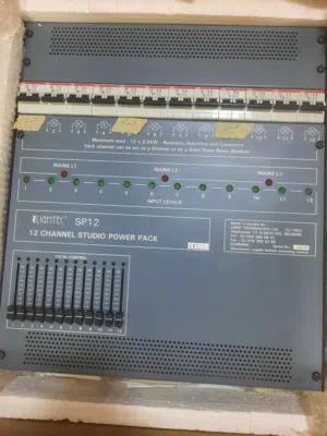 وحدة تحكم كهربائية للإضاءة (Dimmer Pack) Lightec SP12 12 Channel Studio Power Pack