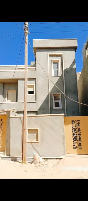 منزل دورين مفصولات للبيع في سوق الجمعة عرادة بالقرب من جامع عبدالله بن مسعود