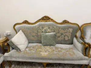 طقم كنب بحالة ممتازه جدا استخدام نظيف