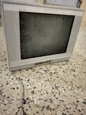 تلفاز قديم عام 1999