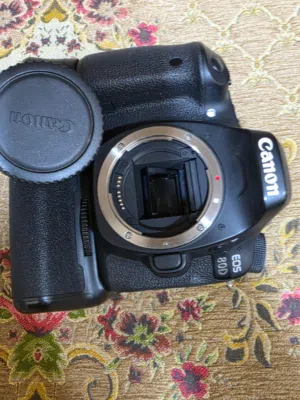 كاميرا كانون d80