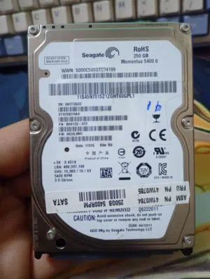 هارد HDD حجم 250 كيكا يرهم للابتوب و الدسكتوب مستعمل شغال ما بي اي خلل السعر 15 الف مع التوصيل