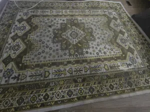 زوليه وسط مستعمله تحتاج غسيل فقط