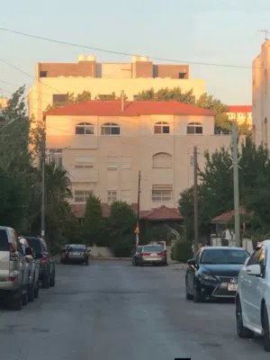 شقه نظيفه للايجار في زناته مطلوب راس و رويس