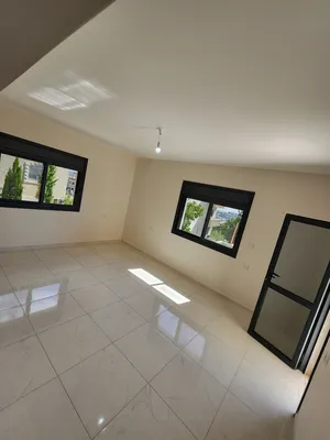 4 Bedrooms . 3 Bathrooms . 160 m21