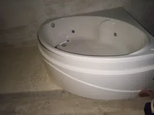 جاكوسي بحاله الوكاله مستعمل مع عده كامله