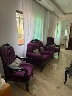 طقم كنب فاخر مع الطاولات