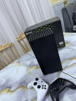 للبيع Xbox Series X نظيف جداً مع يدات عدد 2 + قرص GTA V + بطارية شحن DOBE+جميع الملحقات الاصلية