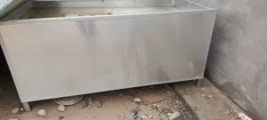 حوض ستانلس ستيل كبير طول 2 متر. عرض1متر مفيد لكلشي تفصال قوي ستخدام شهرين فقط موجود 5 قطع منه