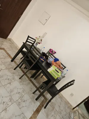 للبيع طاولة طعام