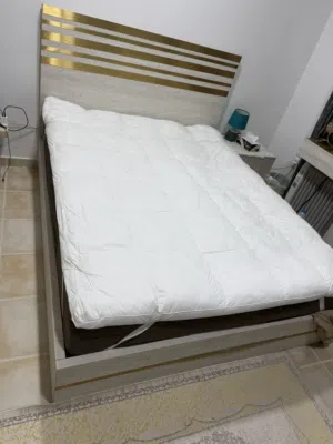 سرير مع مرتبة