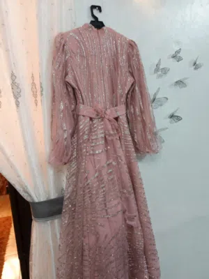 فساتين للبيع جداد لبسه واحده