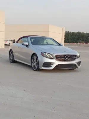 مرسيدس بنز E450 كوبيه كشف 2020 فل كامل – لون سلفر مميز & داخلية أسود × أحمر وارد أمريكي بدون حواد