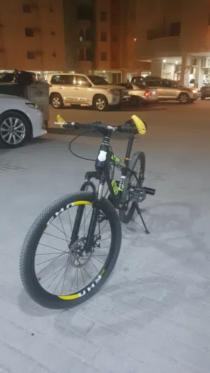 سيكل في اللوزي وفي حاله ممتازه