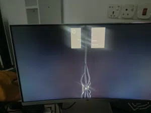 شاشة hp مكسورة
