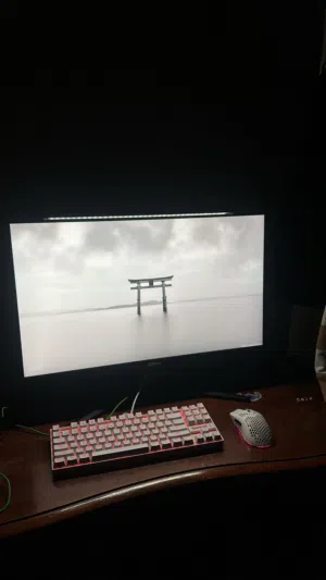 شاشه قيمنق للبيع 200هيرتز