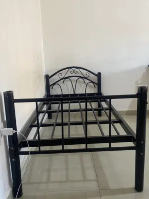 تخت حديد بحالة الوكالة