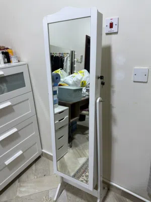 وحدة تخزين اكسسوارات مع مرآة