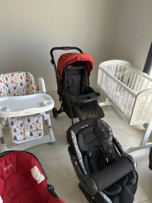 اغراض بيبي للبيع براند جونيور و Graco