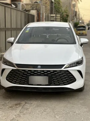 بي واي دي ابيض كن بلاص 2025 داخل ابيض