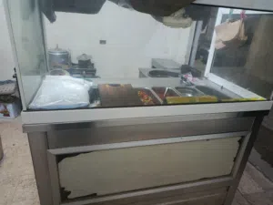 عدة مطعم للبيع