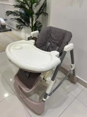 كرسي طعام للأطفال