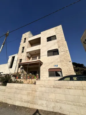 عماره مميزه بالدوار السابع  بجانب سيفوي بسعر الارض