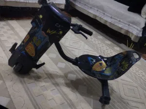 سكوتر شحن ثلالثي يتحمل وزن 150 كيلو