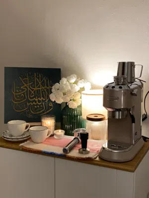 للبيع ماكينة قهوة ديلونجي ديديكا ارتي (De'Longhi Dedica Arte EC885) الأصلي