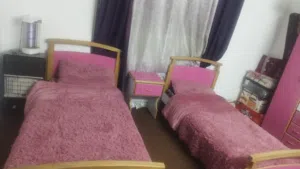 غرفة نوم بنات بحالة الوكالة للبيع السريع لسبب رحيل لبيت