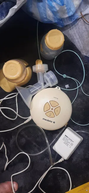 للبيع: مضخة حليب الأم الكهربائية Medela Swing الأصلية -