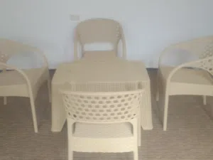 كراسي وطاولة للبيغ