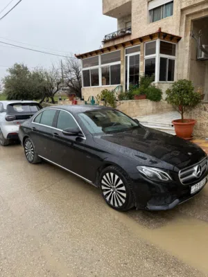 مرسيدس E 350e 2018 هايبرد Plug-in في حالة ممتازة مع تقنيات حديثة ومواصفات أوروبية