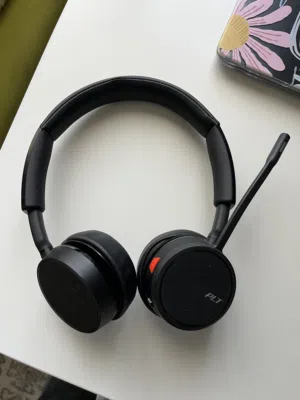 Poly Voyager 4220 Bluetooth Headset (Excellent Condition) - Good for Calls and Work