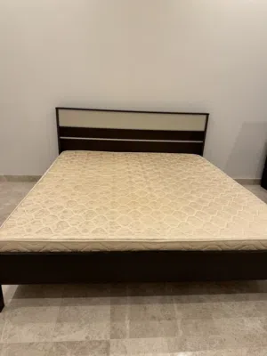 طقم للبيع سرير مع كبت مع تسريحة ( شبه جديد نظيف ) غير مستخدم كثير