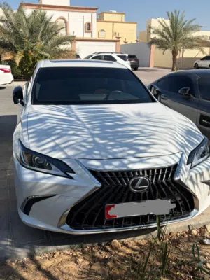 للبيع لكزس es300 هايبرد خليجي مديل 2023 ماشي 74 الف صبغة وكاله السياره بحالة الوكاله