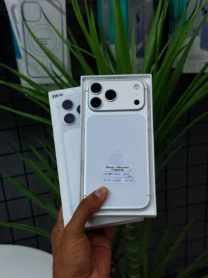 iPhone 17 Pro Max 256 GB Apple warranty till 12/26 - All good performance device