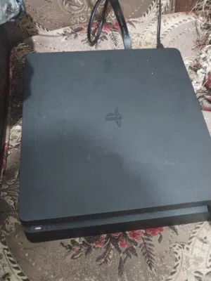 بلايستيشن نظيف مش مفتوح ولا مغير اشي معا يد اصليه بتفاصل لا تيجي