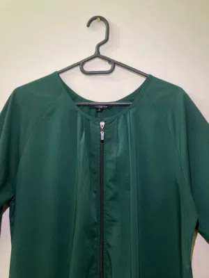 فستان أخضر غامق أنيق بسحّاب – قياس 48 – مستعمل بحالة ممتازة