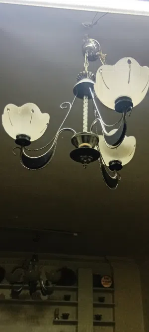 ثريات عدد 2 للبيع شبه جديد