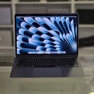 MacBook Air M1 – 16GB RAM & 512GB SSD with Original Charger & Bag  توصيل مجاني والدفع عند الاستلام