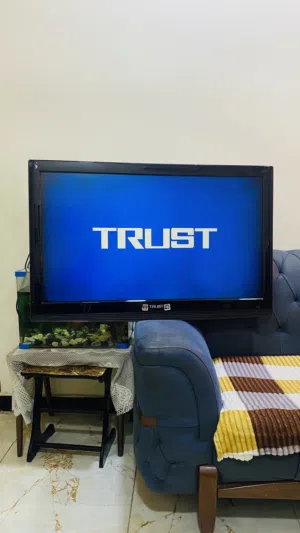 شاشة نوع ترست trust بلازما بدون نت
