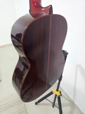 Spanish guitar for sale with stand, bag, and more accessories جيتار اسباني للبيع مع ملحقاته
