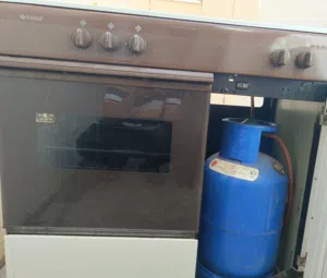 فرن غاز 4 عيون يعمل بحالة جيدة جدا بالعين