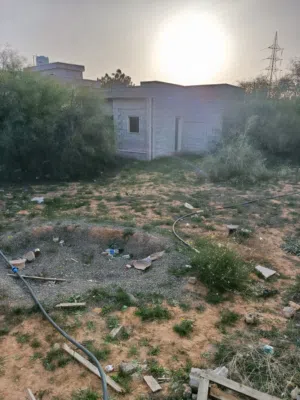 أرض للبيع في الحبايبيه امتداد طريق الباعيش بالقرب من شيل الراحلة 680 متر يوجد بها بئر وهيكل نص تشطيب