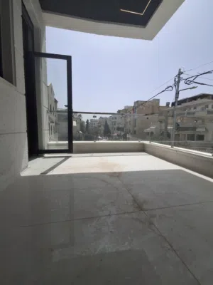 في الرابيه 4نوم 220م مع بلكونه